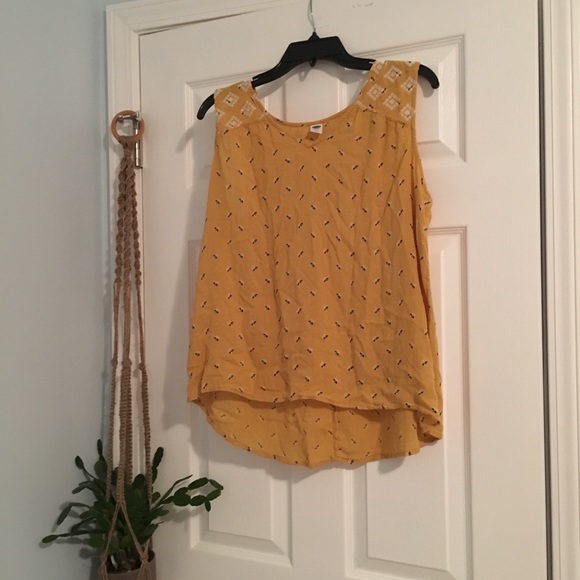 Old Navy Tops - Short Sleeve Yellow Blouse Old Navy Tops - Short Sleeve Yellow Blouse
